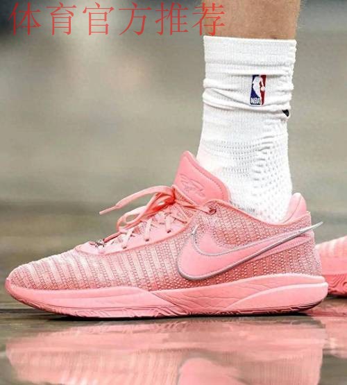 篮板嗅觉敏锐!马尔卡宁穿着粉色Lebron20,得到33分16篮板 篮板嗅觉敏锐!马尔卡宁穿着粉色Lebron20,得到33分16篮板